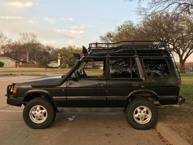 Illustration for article titled For $3,000, Could This 1998 Land Rover Discovery Channel Your Inner Offroader?